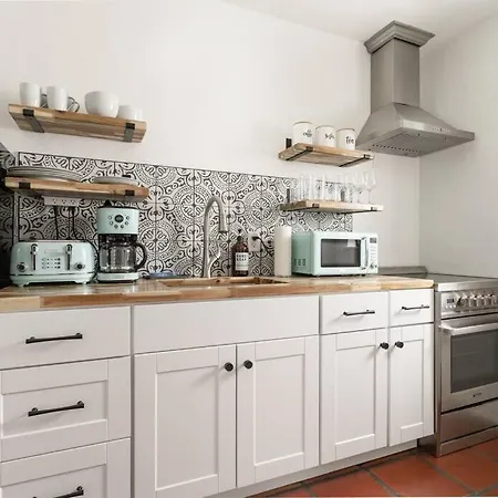 Cozy New - Casa Blanca Suite B1